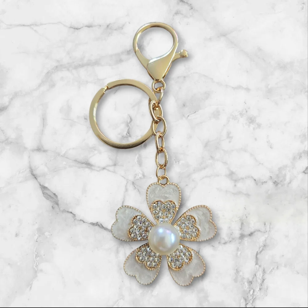 Elegant Gold and White Flower‎ Clover Keychain/Purse Charm